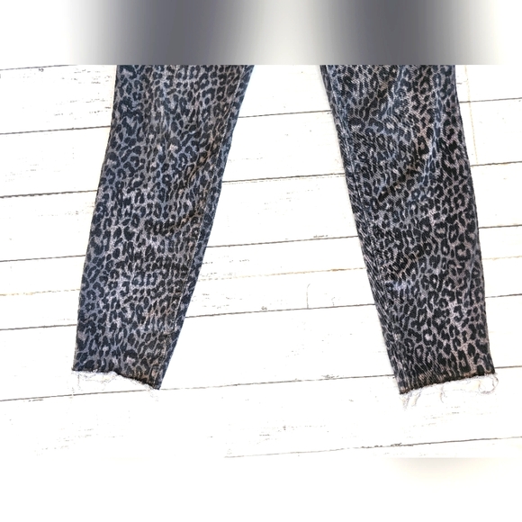 Jessica Simpson Adored Gray Leopard Print Denim Ankle High Rise Jeans Raw Edge - Picture 3 of 11